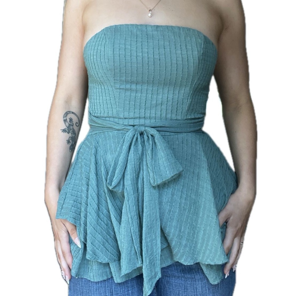 🦋Adorable Teal Flowy Peplum Tube Top from Hello Molly - Size XS🦋